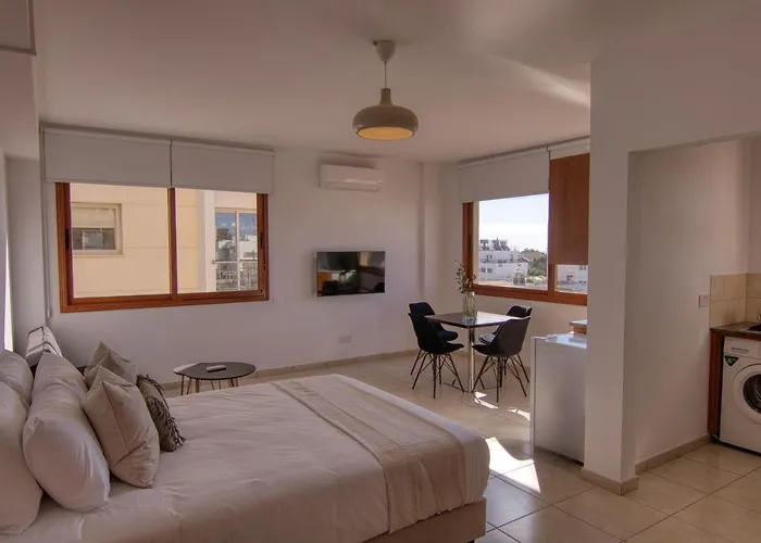 Phaedrus Living: City Flat Palas 104
