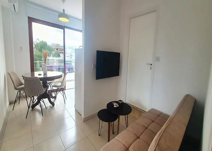 Phaedrus Living: City Flat Palas 102