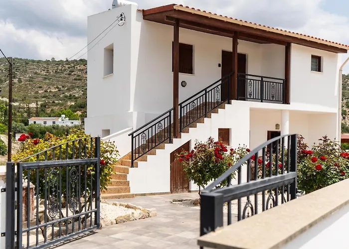 Steni Traditional Studio Apartment