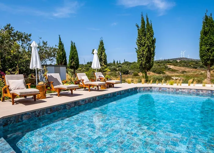 Sunny Paradise Luxury Villa With Pool & Hot Tub