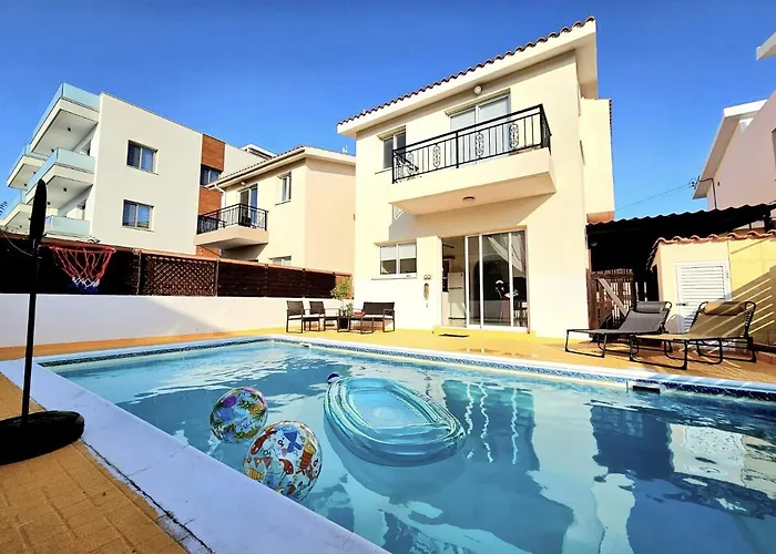 Spacious Villa With Private Pool