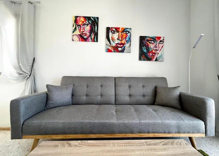 Modern Apartment Only 300M From Famous Venus Beach