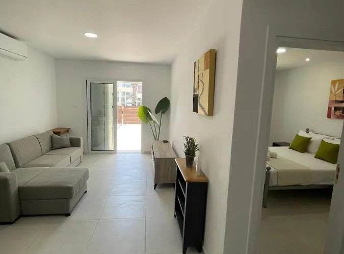 Lovely 2-Bedroom Apartment, Newly Renovated
