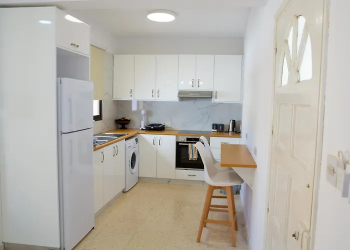 Modern 2Bd Appartment Near Mall- Internet 1Gbps