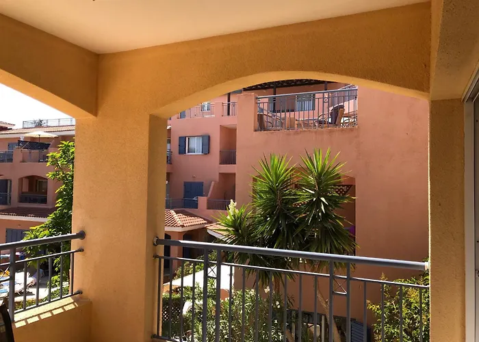 Limnaria Gardens - Modern Sunny 2 Bed Apartment