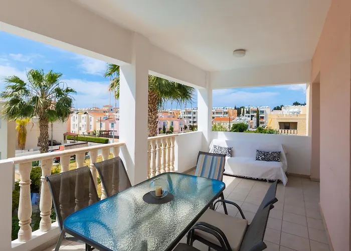 Just Renovated Beautiful 2 Bed Apartment In Paphos 5 Min Drive To The Beach