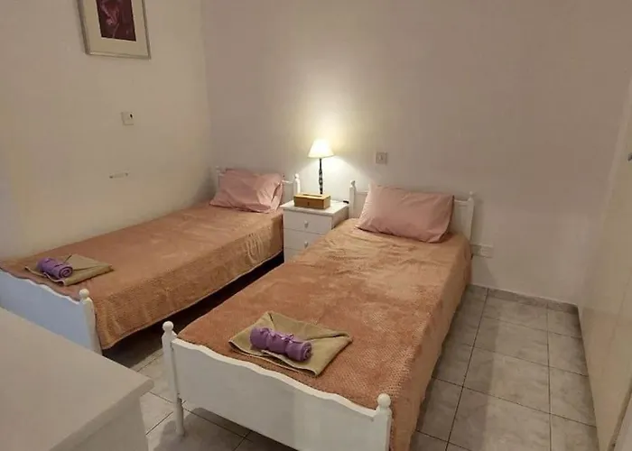 Rhodes Gardens Apartment