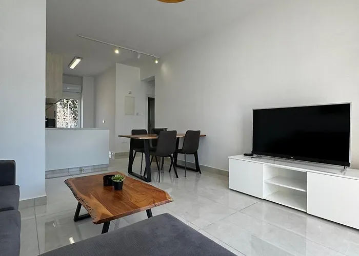Seaside Gem 2-Beds Apt