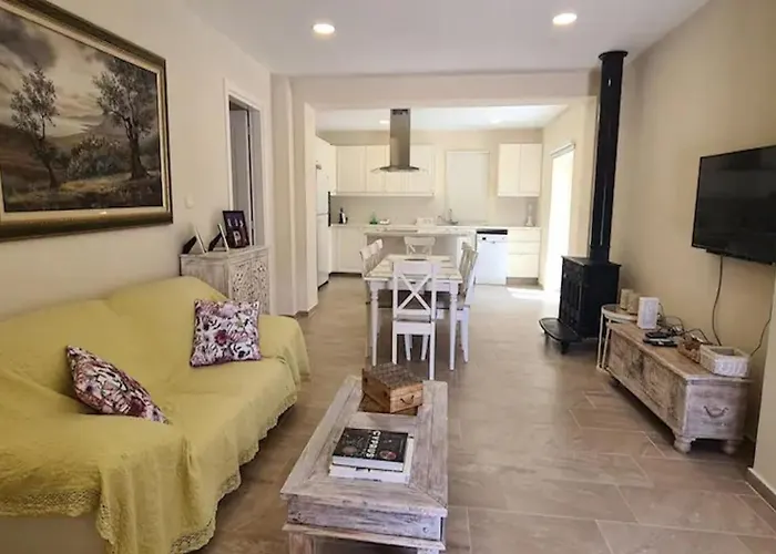 Neo Chorio Town House