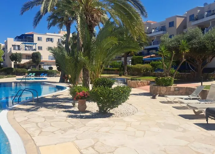 Kings Palace - Spacious 2-Bed With Sea Views And Large Patio