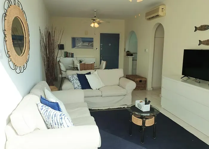Regina Gardens - Stylish Modern 1 Bedroom Apartment