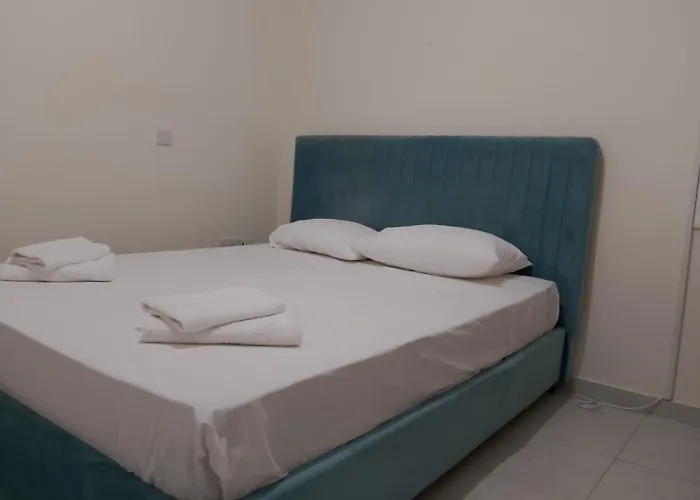 Two Bedroom Holidays Apartment, Walking Distance To The Beach And Harbour