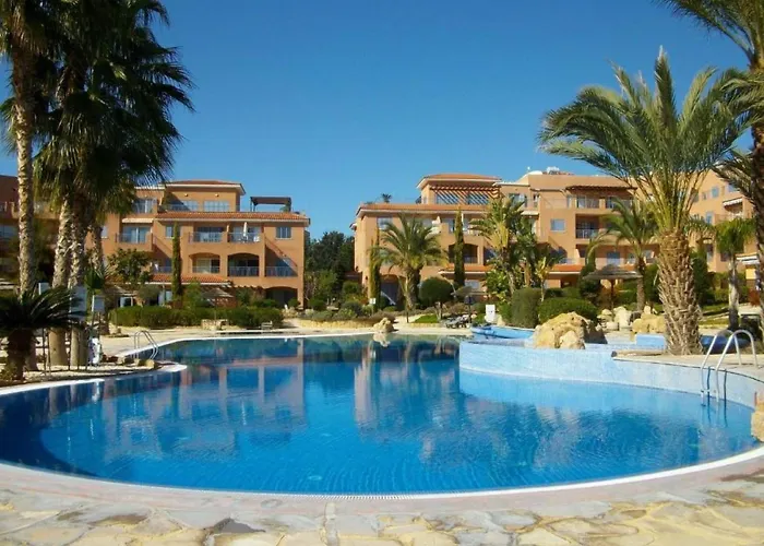 H&O Limnaria Elegance Pool View Apartment