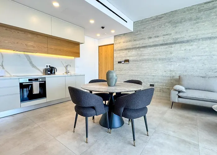 Malberry Park 202 - Modern 2 Bedroom Apartment With Pool, Gym, Jaccuzi