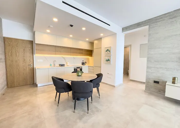 Malberry Park 204 - Modern 2 Bedroom Apartment With Pool, Gym, Jaccuzi