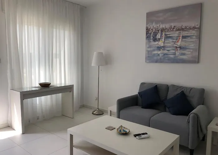 Elegant Beachside Apt - 1 Min Walk To The Beach