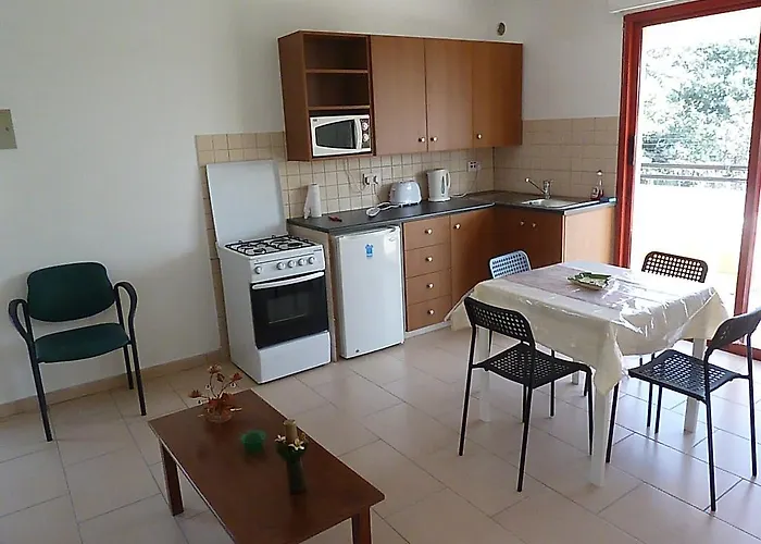 Valentinos Court