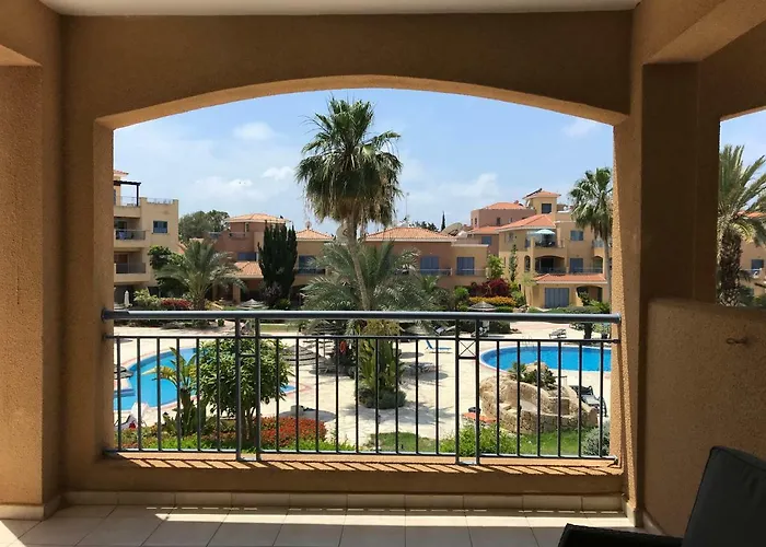 Limnaria Gardens - Modern 1 Bed, Walk To Beach & Shops