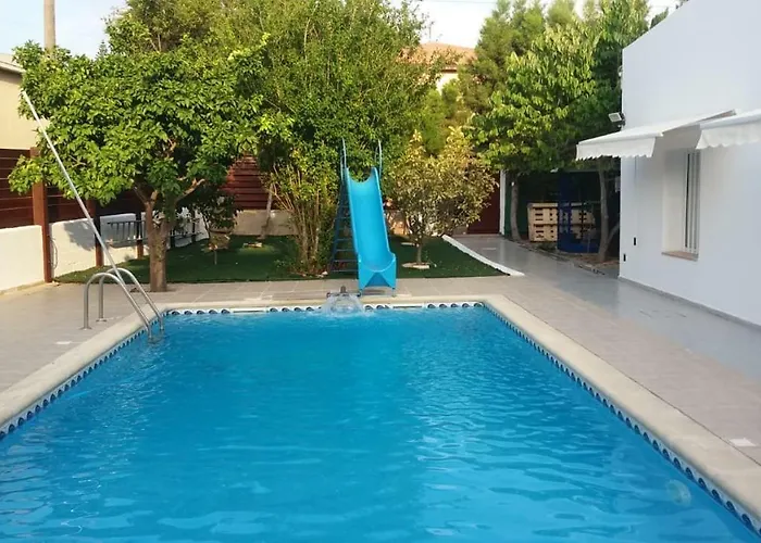 Alekas Pool And Garden Home