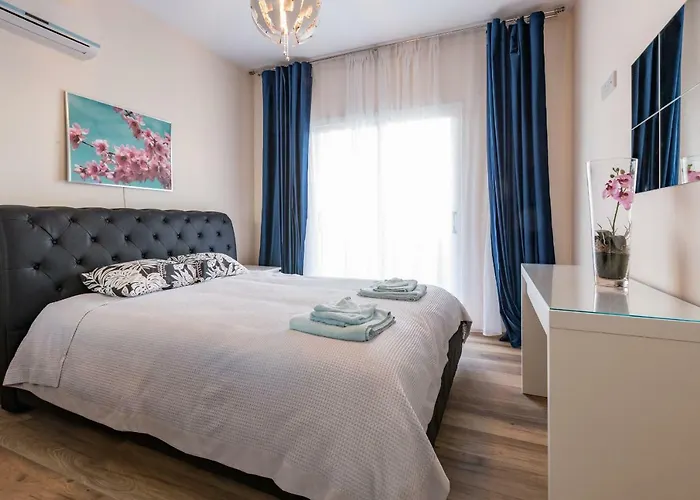 Sun Island Apartment