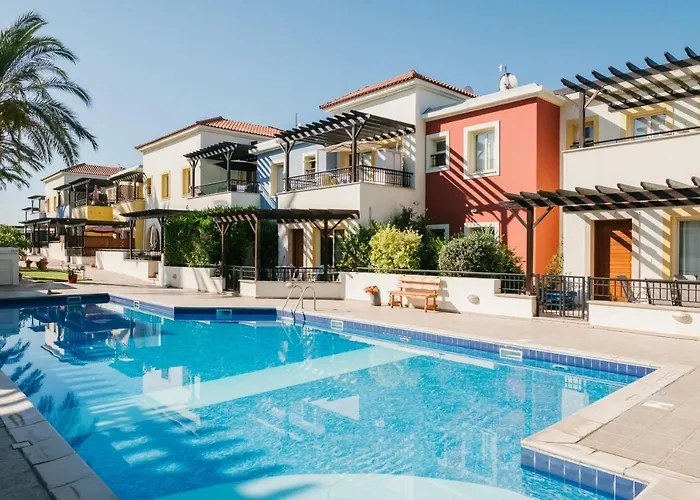 Aphrodite Gardens No.9 Luxury Apt