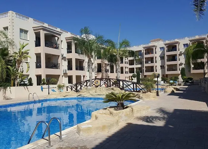 First Floor, 2 Bedroom Apartment F101, 2 Bathrooms, Pool View & Free Wifi