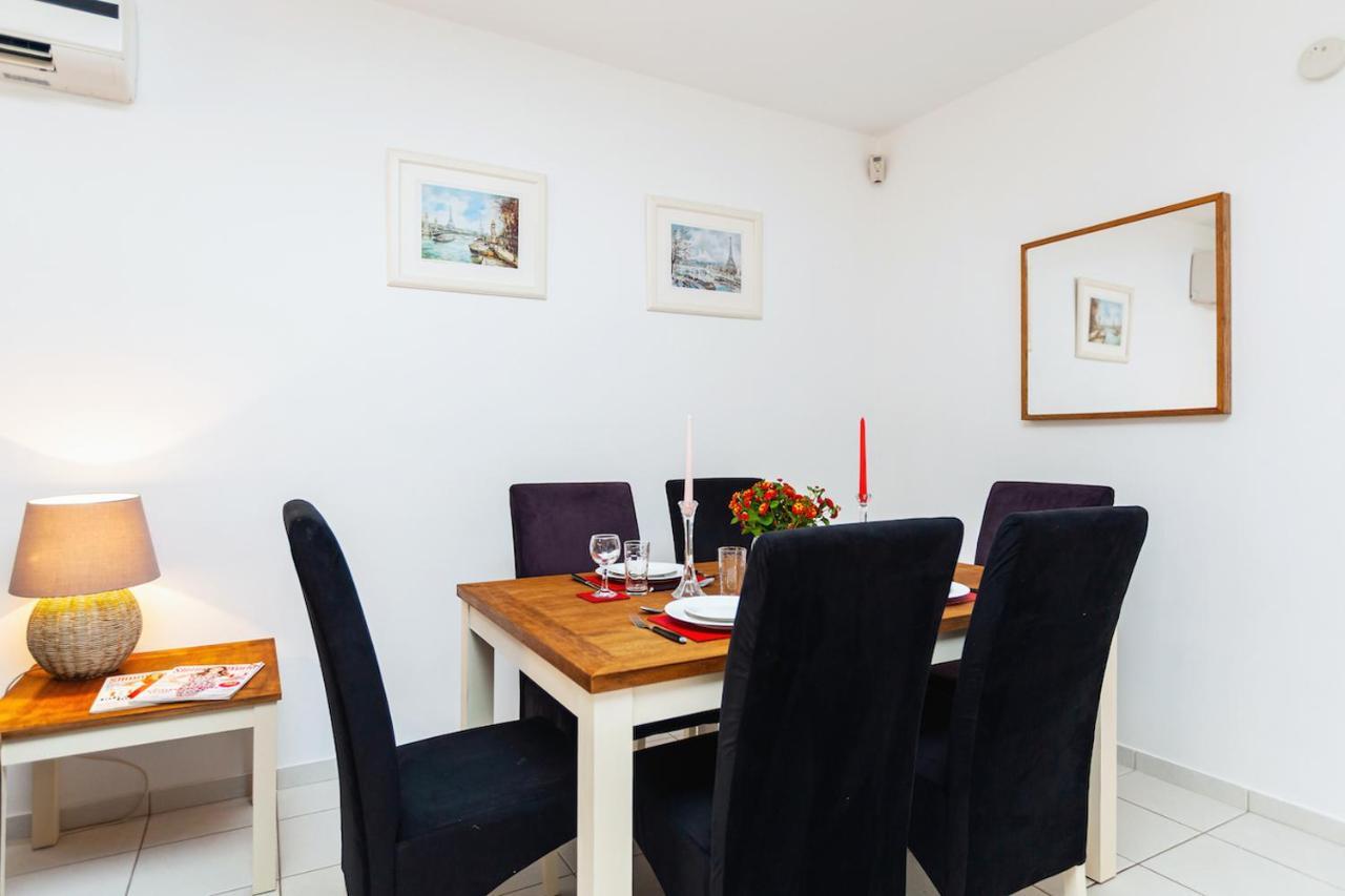 In Hesperides Gardens Apartment *