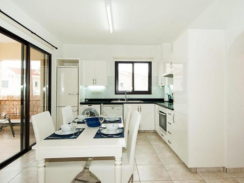 Beautiful 2-Bedroom Apartment - Great Location Apartment Paphos