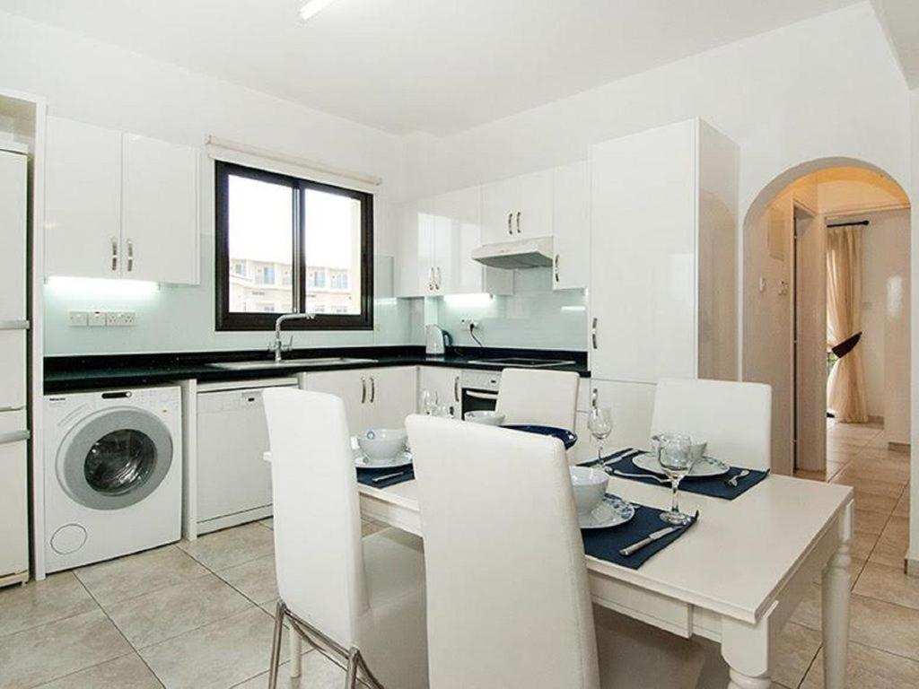 Beautiful 2-Bedroom Apartment - Great Location Apartment Paphos