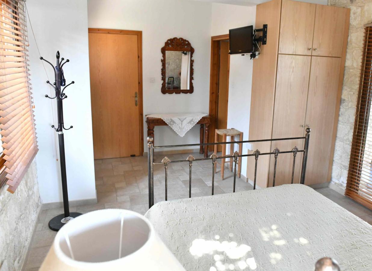 Lasa Black Rock Villa