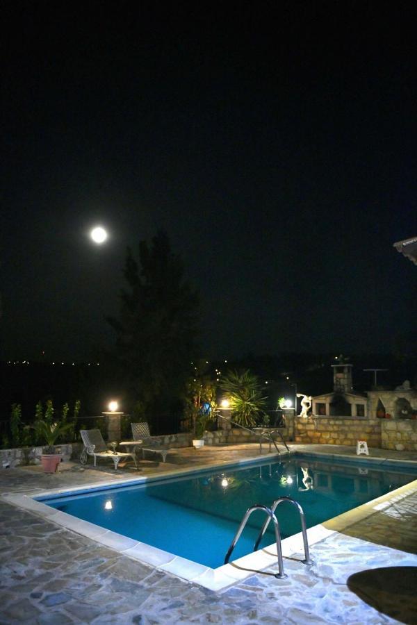Villa Lasa Black Rock *