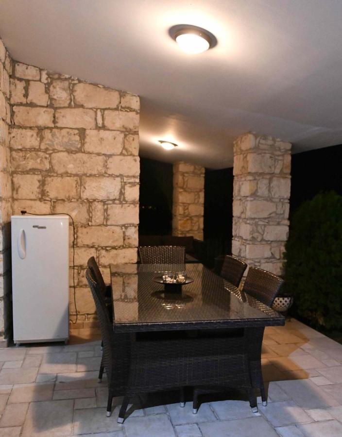 Villa Lasa Black Rock *
