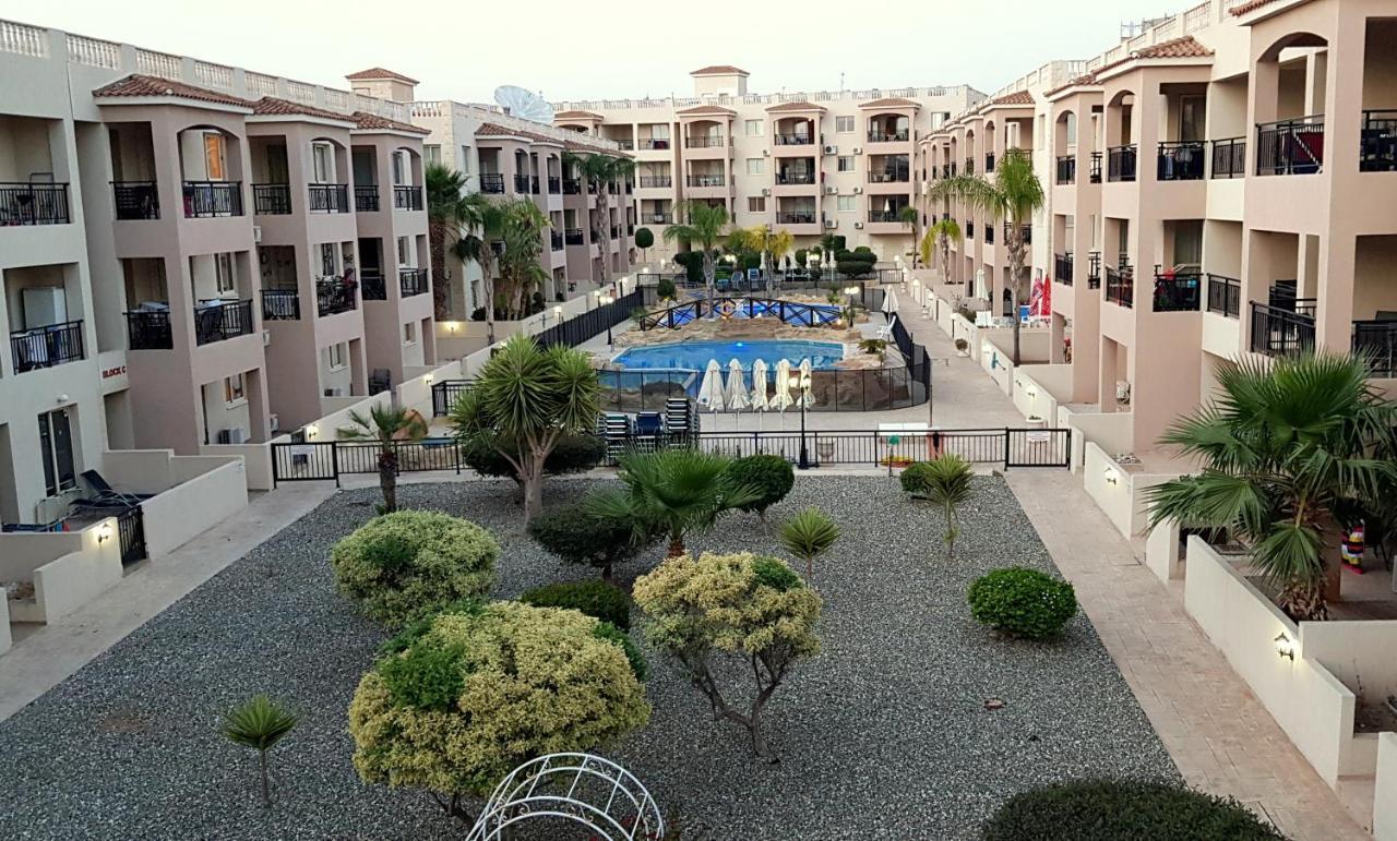 First Floor, 2 Bedroom F102, Pool View & Free Wifi * Paphos