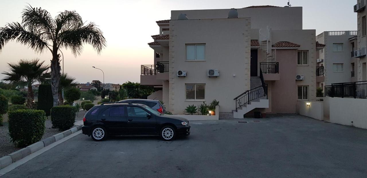 First Floor, 2 Bedroom F102, Pool View & Free Wifi * Paphos