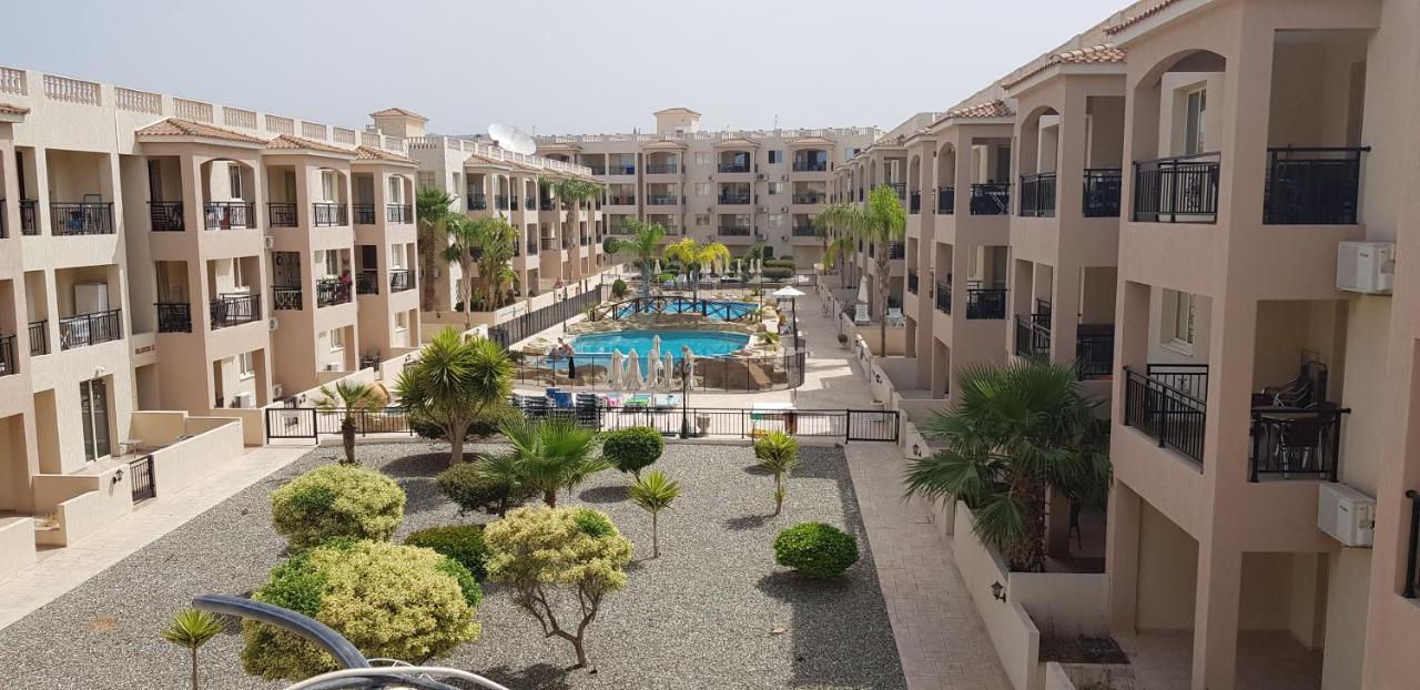 First Floor, 2 Bedroom F101, 2 Bathrooms, Pool View & Free Wifi Apartment Paphos