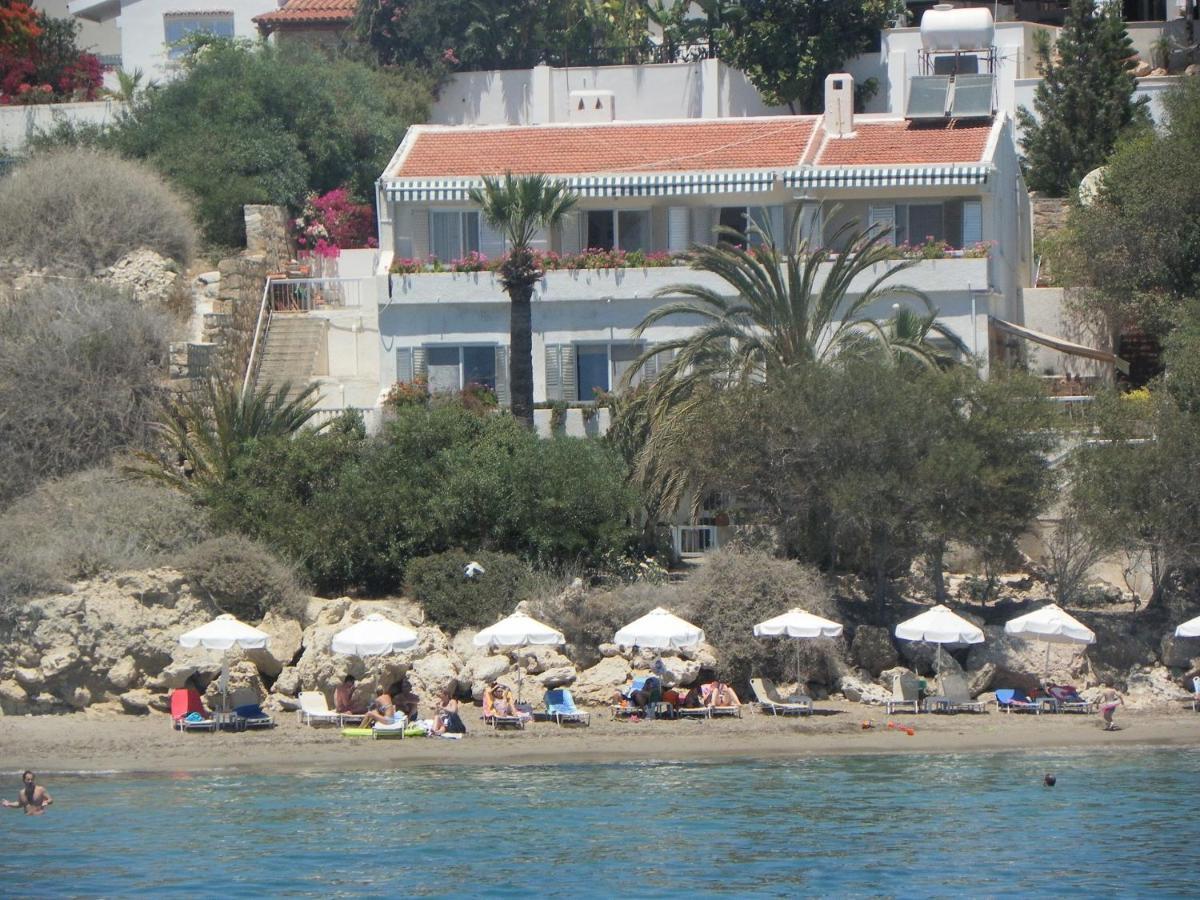 First Floor, 2 Bedroom F101, 2 Bathrooms, Pool View & Free Wifi