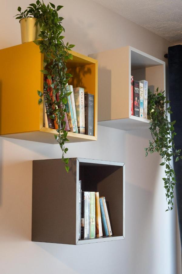 Light House - Seafront Cosy With Library