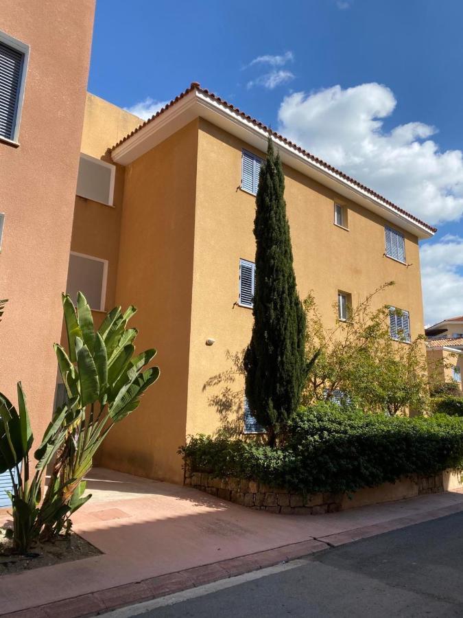 Limnaria Gardens K203 In *