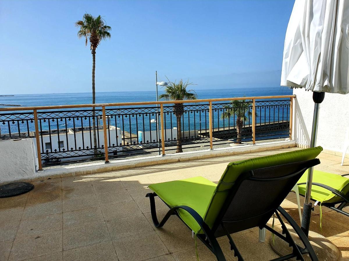 Poseidon 51 - Beachfront Two Bedroom Apartment