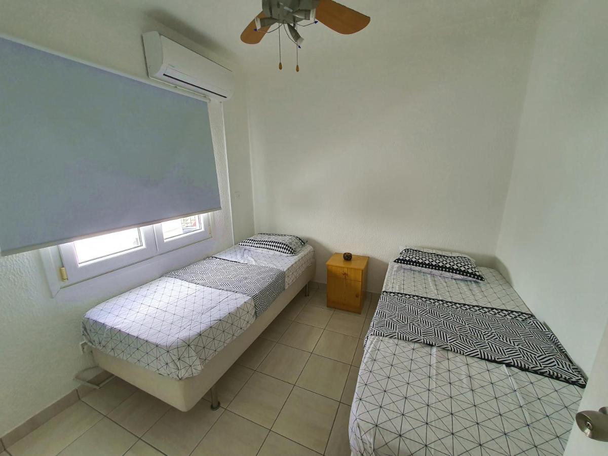 Poseidon 51 - Beachfront Two Bedroom Apartment