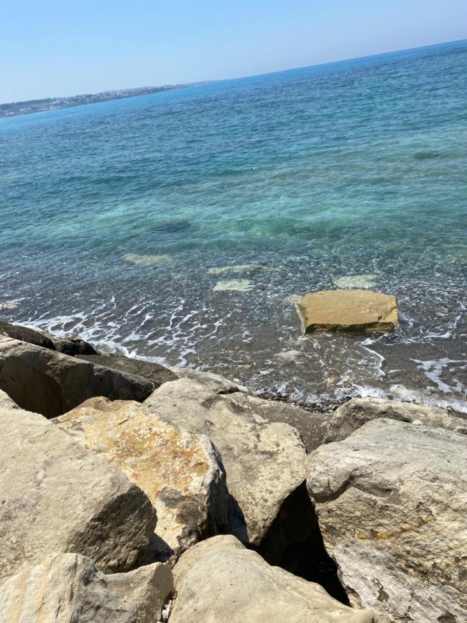 Apartment Coral Bay Modern Renovated By The Sea Paphos