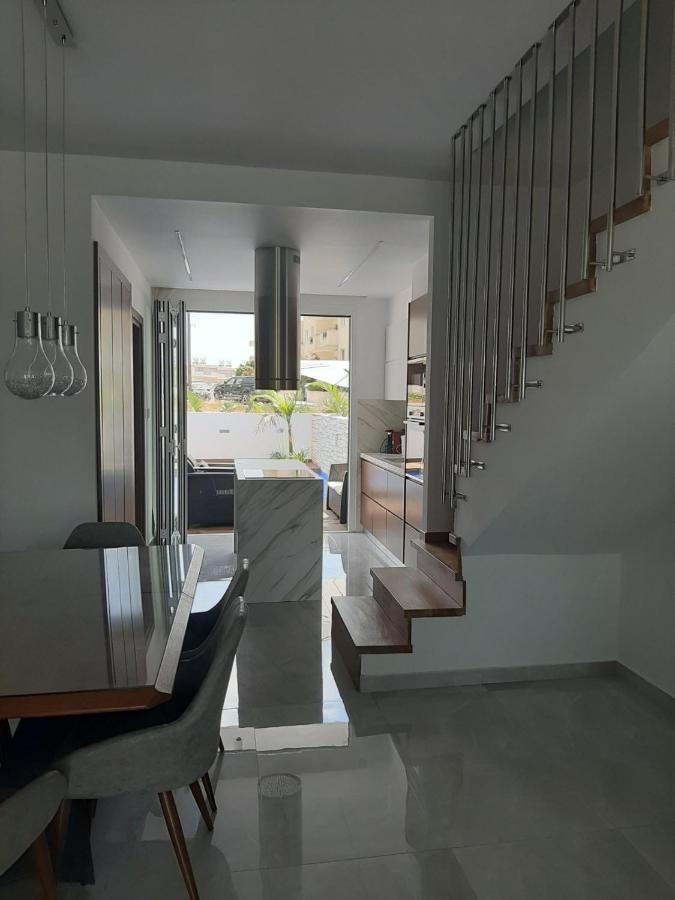 Melanos Fully Renovated Townhouse With Private Pool