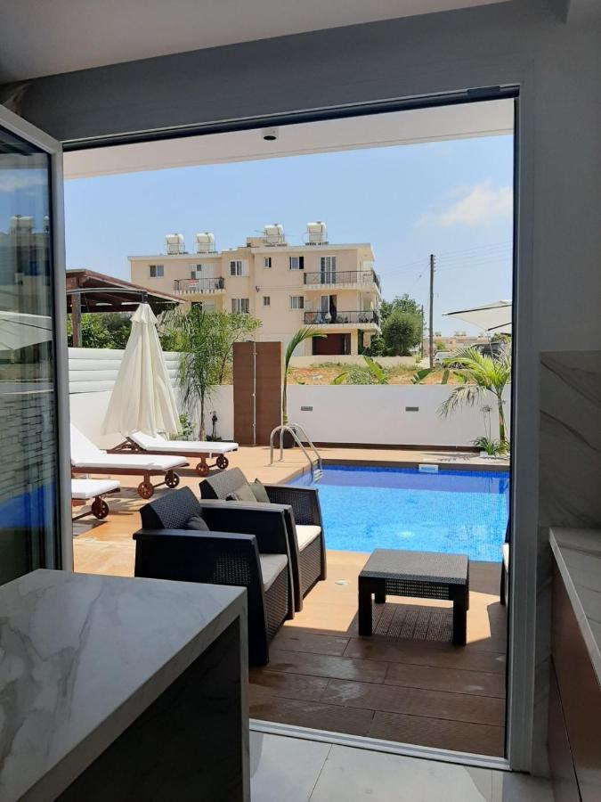 Melanos Fully Renovated Townhouse With Private Pool Apartment