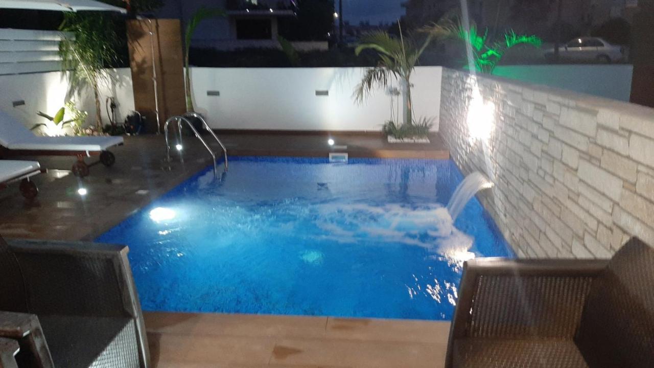 Melanos Fully Renovated Townhouse With Private Pool *