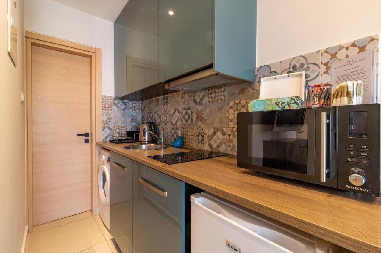 Light House - Seafront Cosy With Library Apartment *