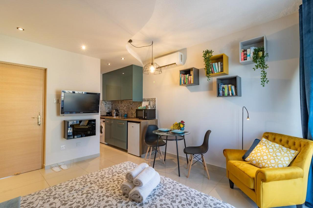 Apartment Light House - Seafront Cosy With Library