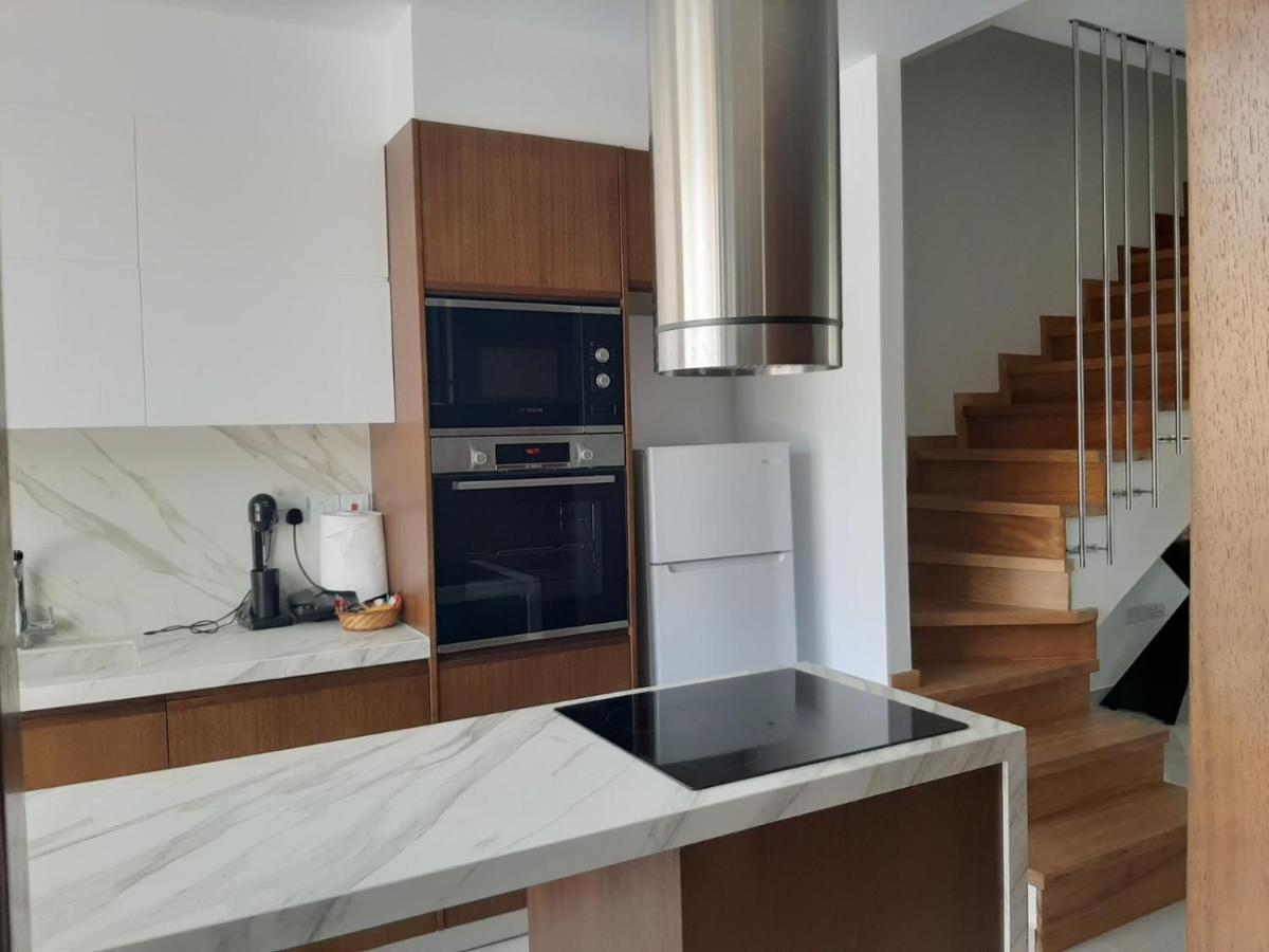 Melanos Fully Renovated Townhouse With Private Pool *