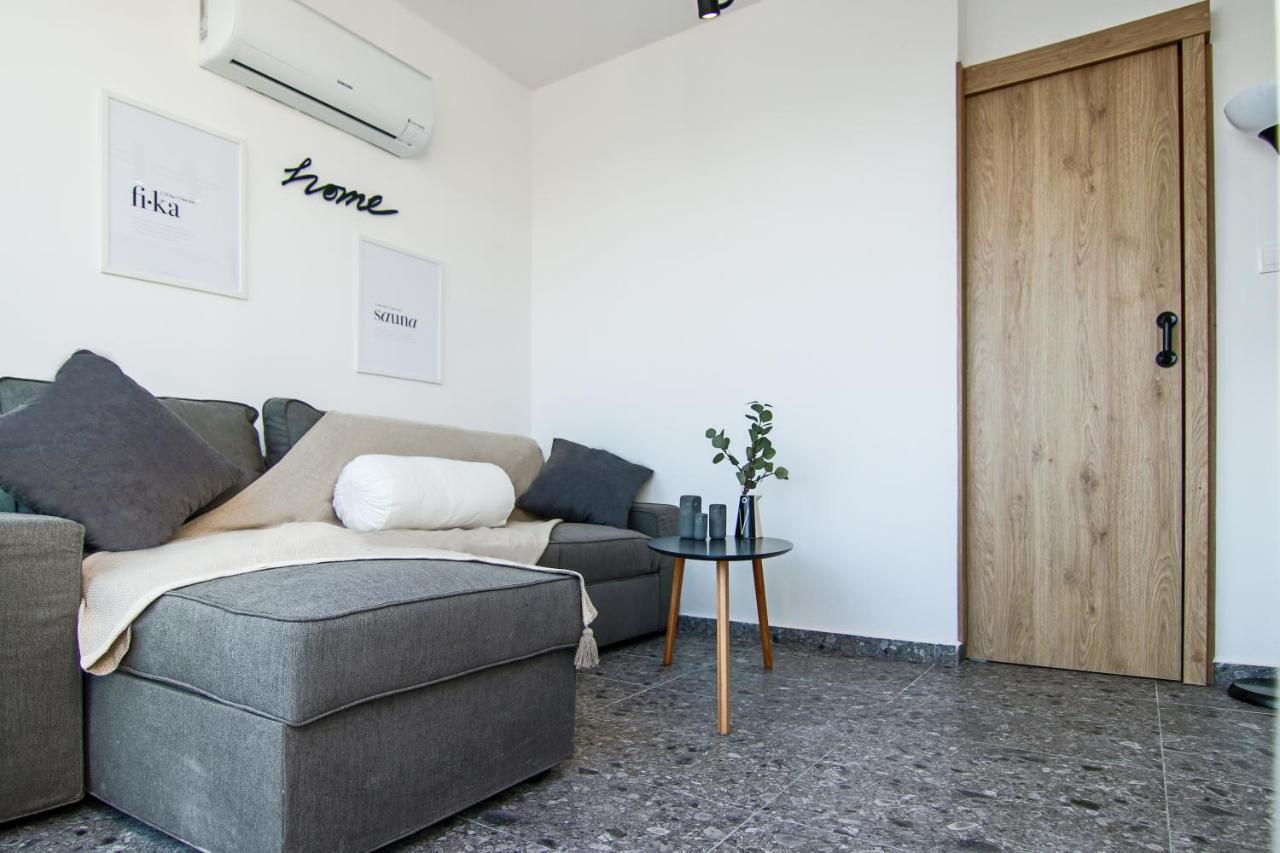 Phaedrus Living Seaview Lighthouse 52
