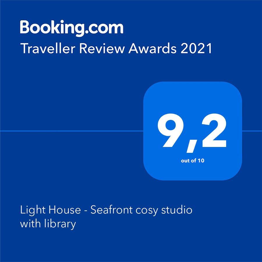 Light House - Seafront Cosy With Library Apartment *