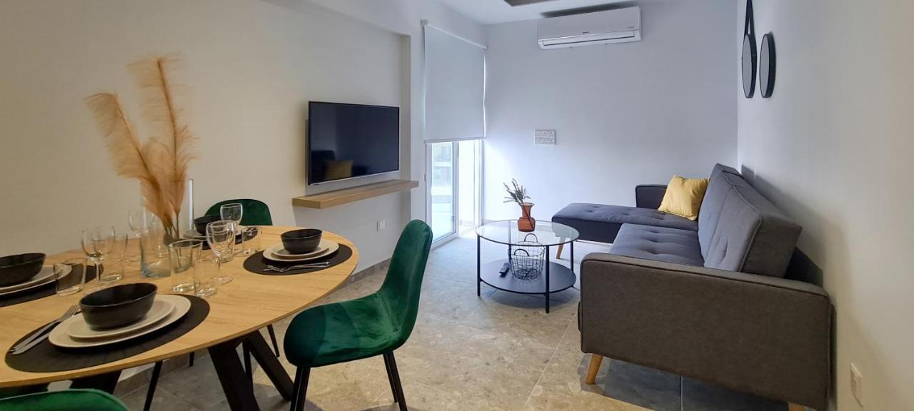 Phaedrus Living: Seaside Luxury Flat Lighthouse 69 *